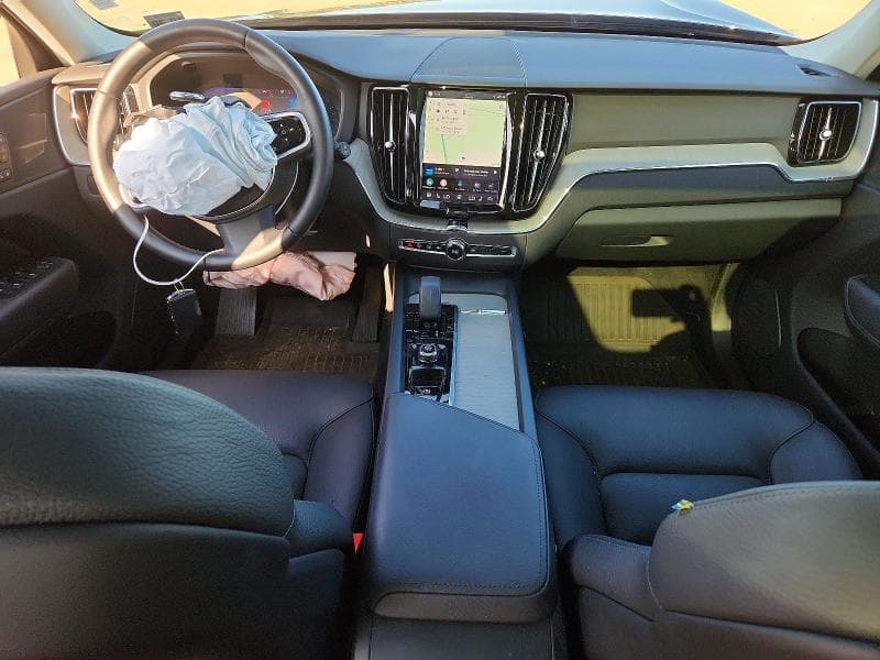 2025 VOLVO XC60 PLUS 8