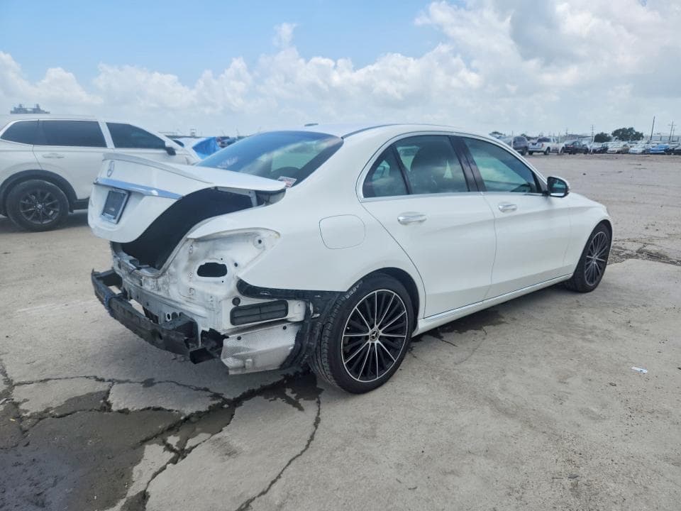 2019 MERCEDES-BENZ C 300 3