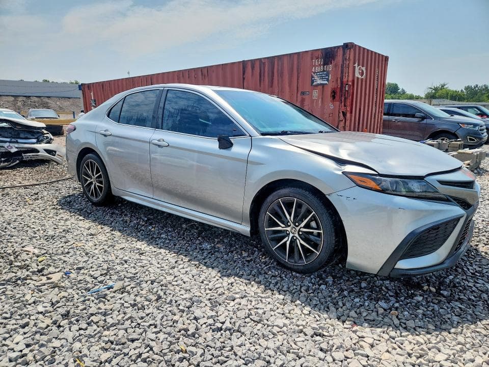 2021 TOYOTA CAMRY SE 4