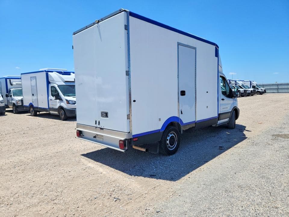 2022 FORD TRANSIT DELIVERY TRUCK 3