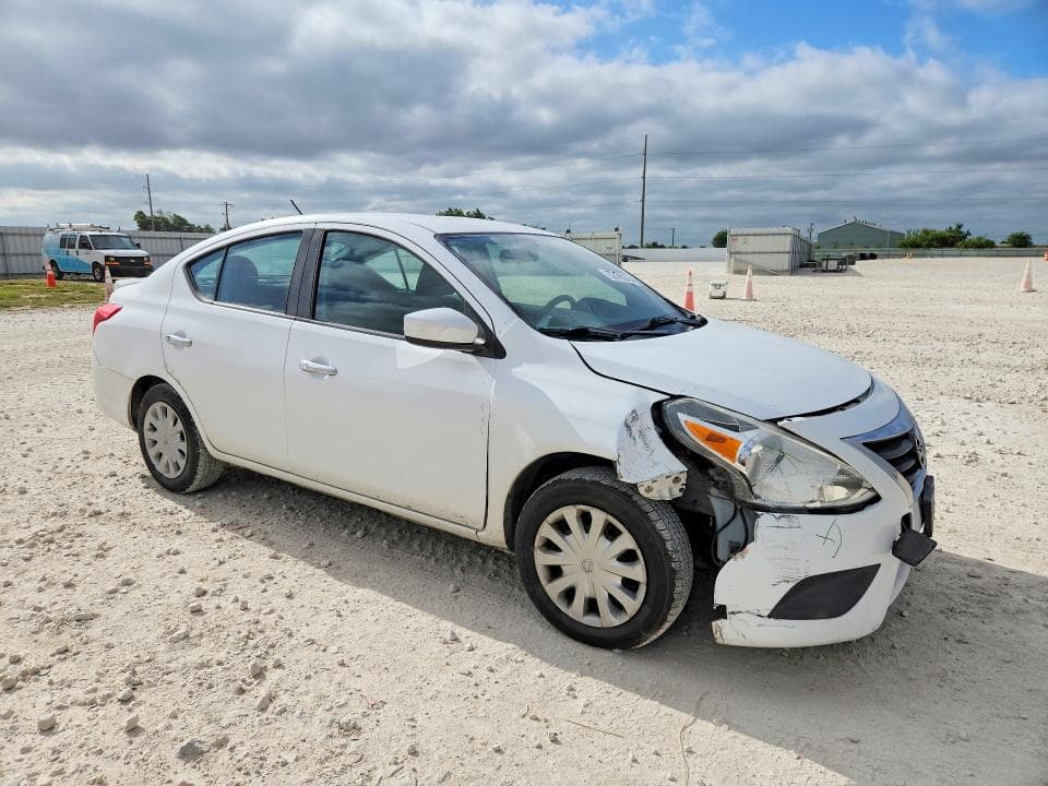 2017 NISSAN VERSA 1.6 SV 4