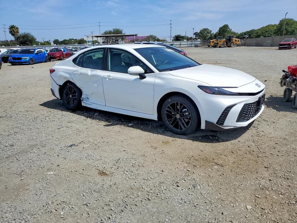 2025 TOYOTA CAMRY SE 4