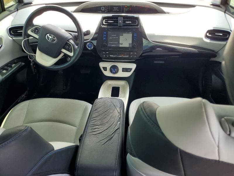 2017 TOYOTA PRIUS THREE TOURING 8