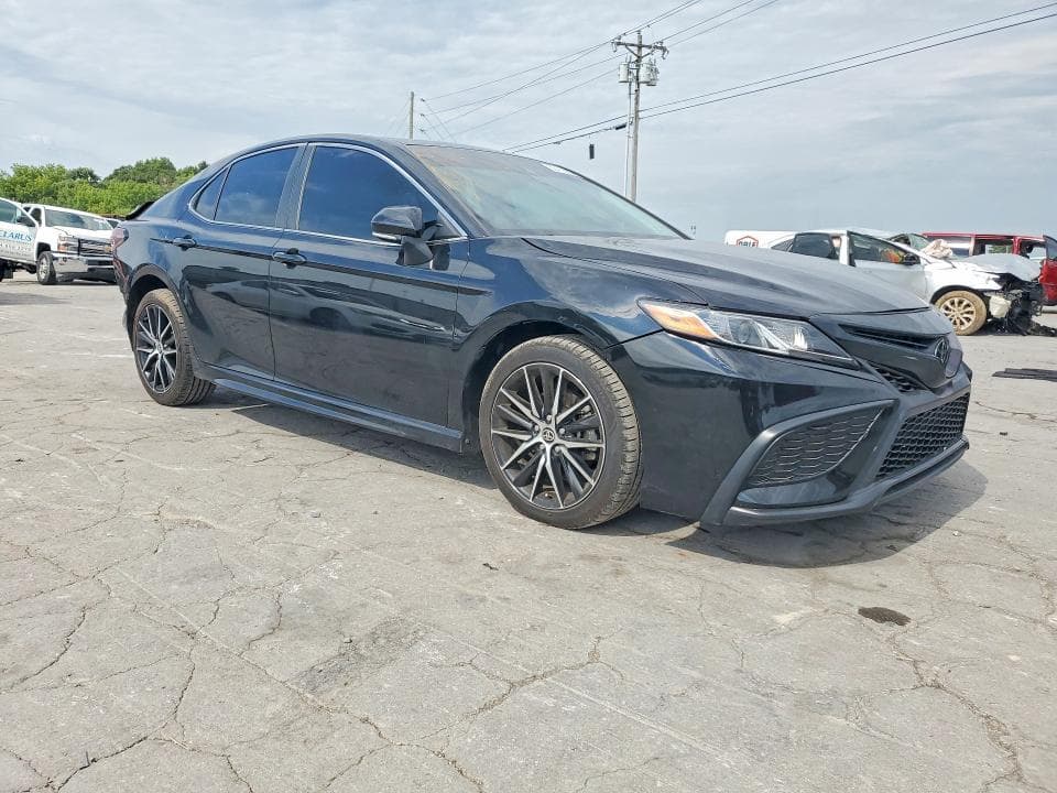 2022 TOYOTA CAMRY SE 4