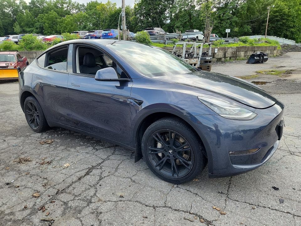 2023 TESLA MODEL Y 4
