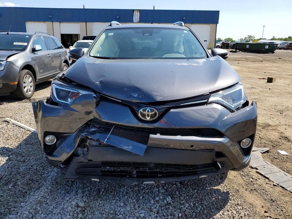 2017 TOYOTA RAV4 XLE 5