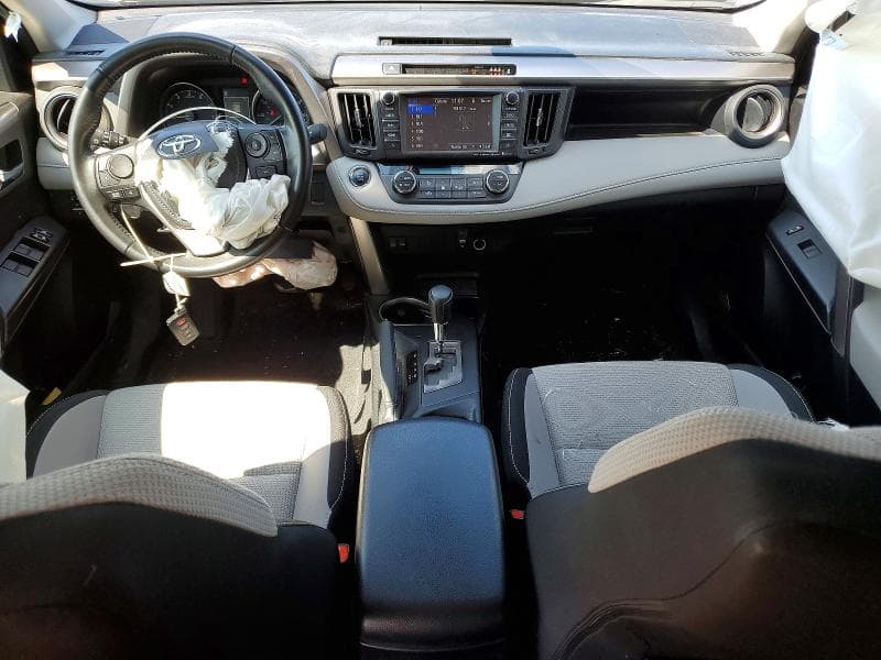 2017 TOYOTA RAV4 XLE 8
