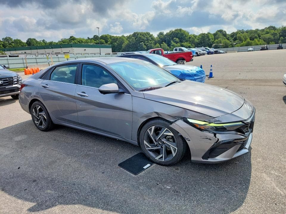 2024 HYUNDAI ELANTRA LIMITED 4