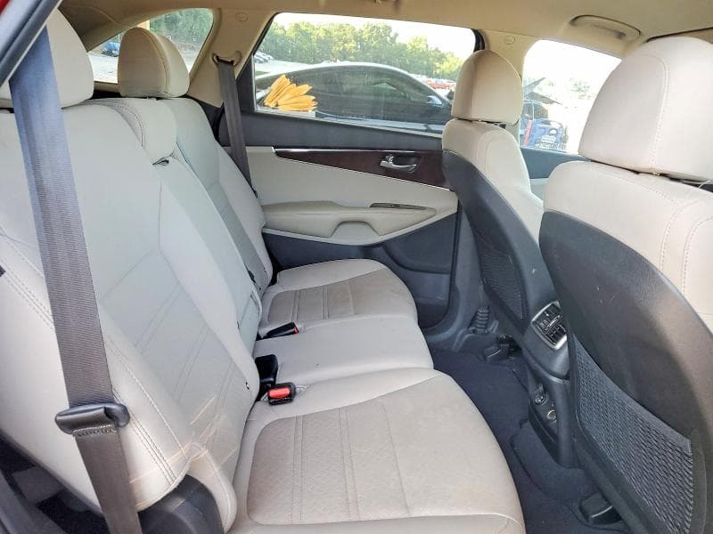 2018 KIA SORENTO LX V6 11