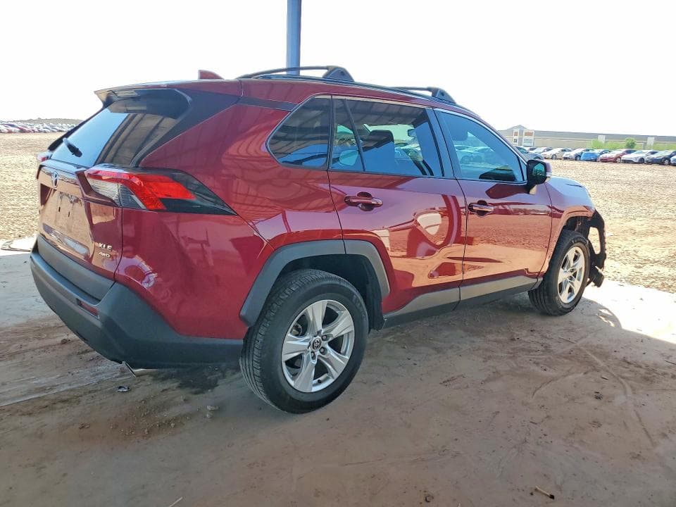 2021 TOYOTA RAV4 XLE 3