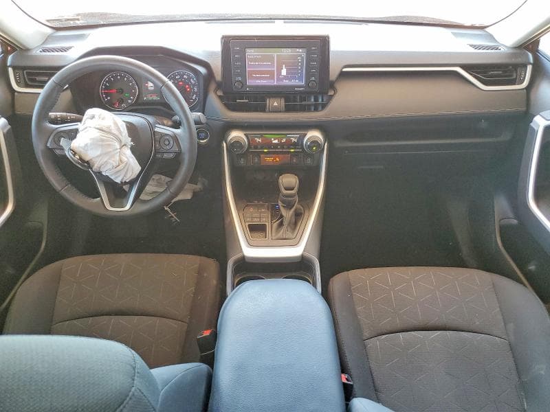 2021 TOYOTA RAV4 XLE 8