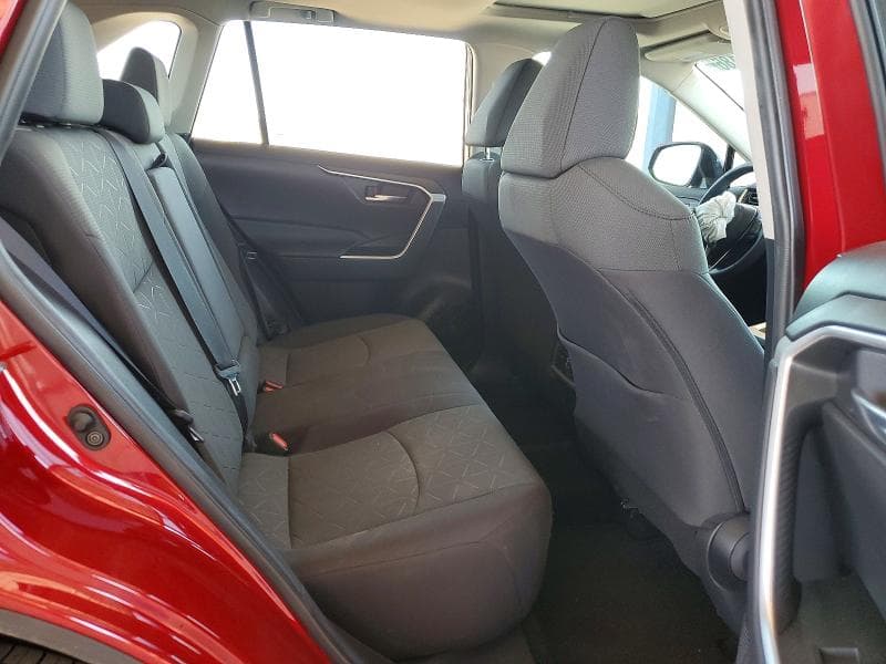 2021 TOYOTA RAV4 XLE 10