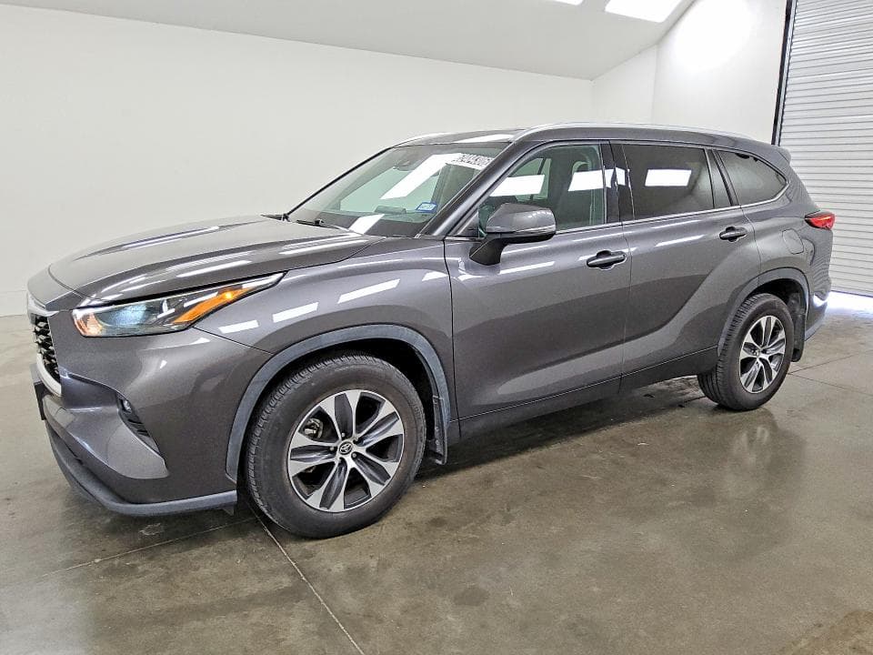 2022 TOYOTA HIGHLANDER XLE - 1