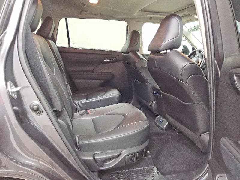 2022 TOYOTA HIGHLANDER XLE 11