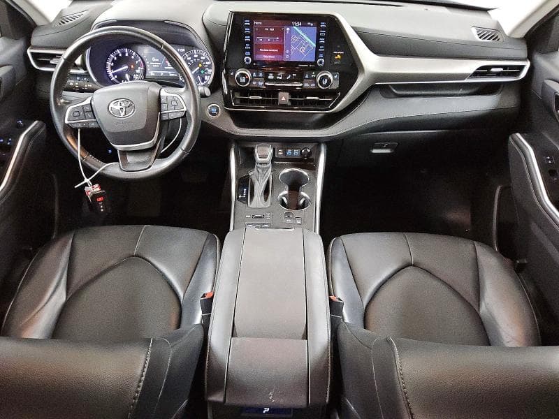 2022 TOYOTA HIGHLANDER XLE 8