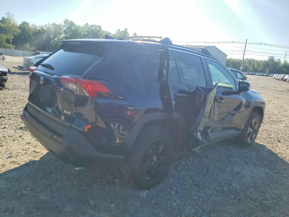 2019 TOYOTA RAV4 XLE 3