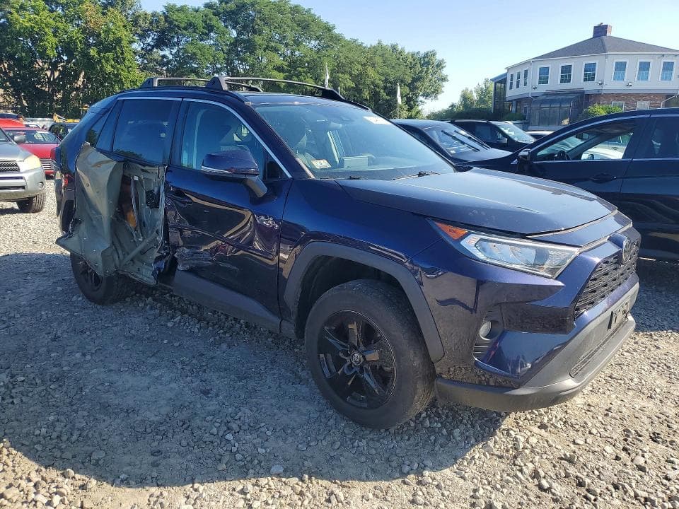 2019 TOYOTA RAV4 XLE 4