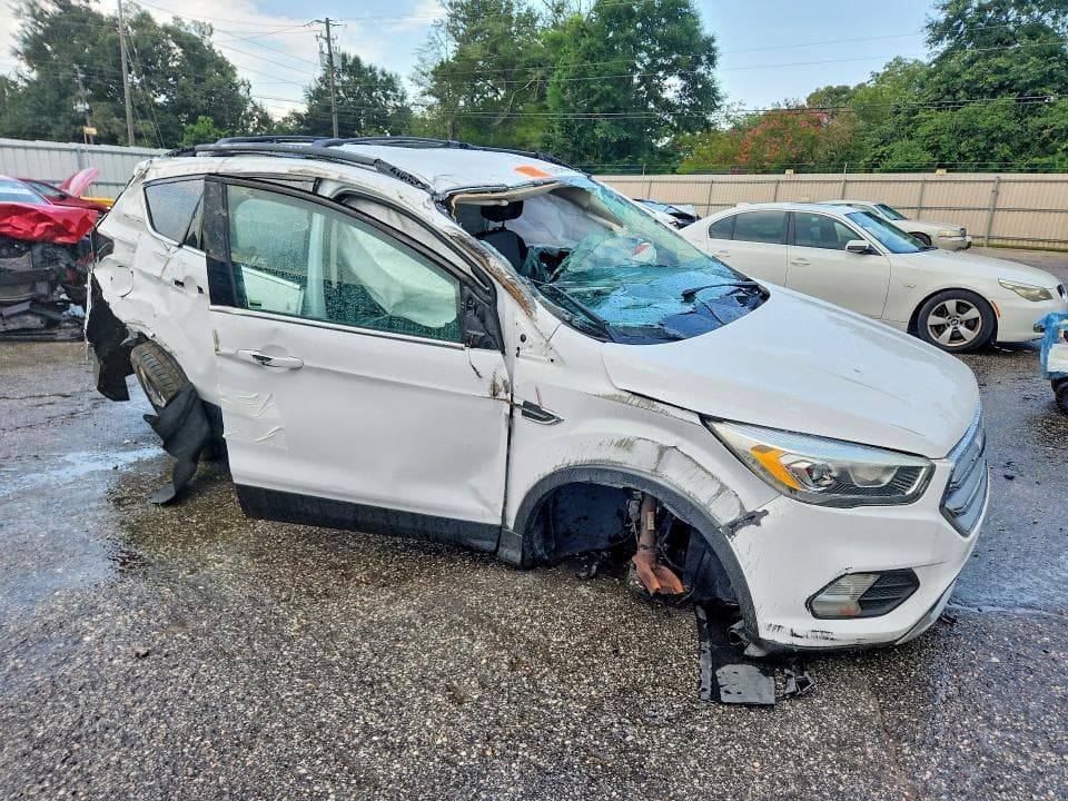 2017 FORD ESCAPE SE 4