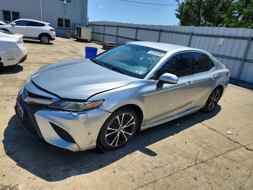 2018 TOYOTA CAMRY SE - 1