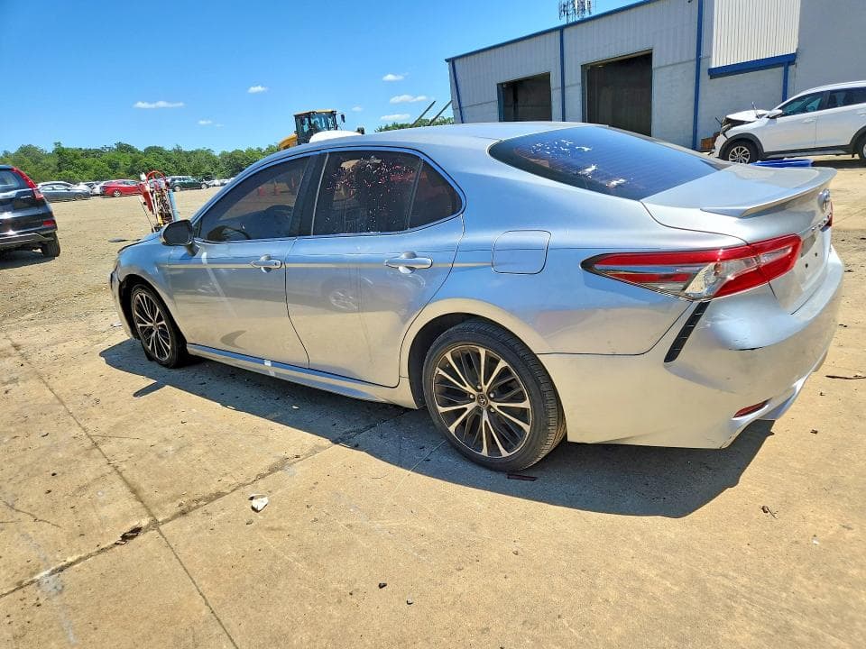 2018 TOYOTA CAMRY SE 2