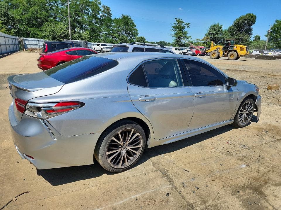 2018 TOYOTA CAMRY SE 3