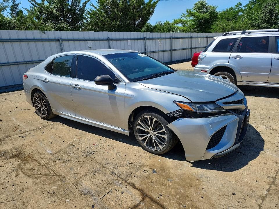 2018 TOYOTA CAMRY SE 4