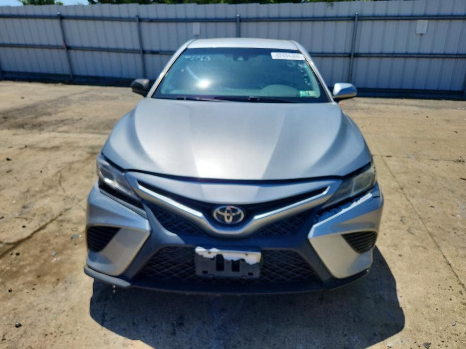 2018 TOYOTA CAMRY SE 5