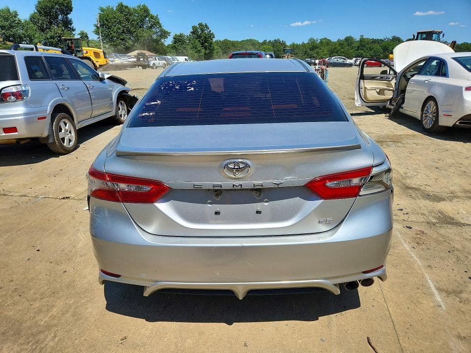 2018 TOYOTA CAMRY SE 6