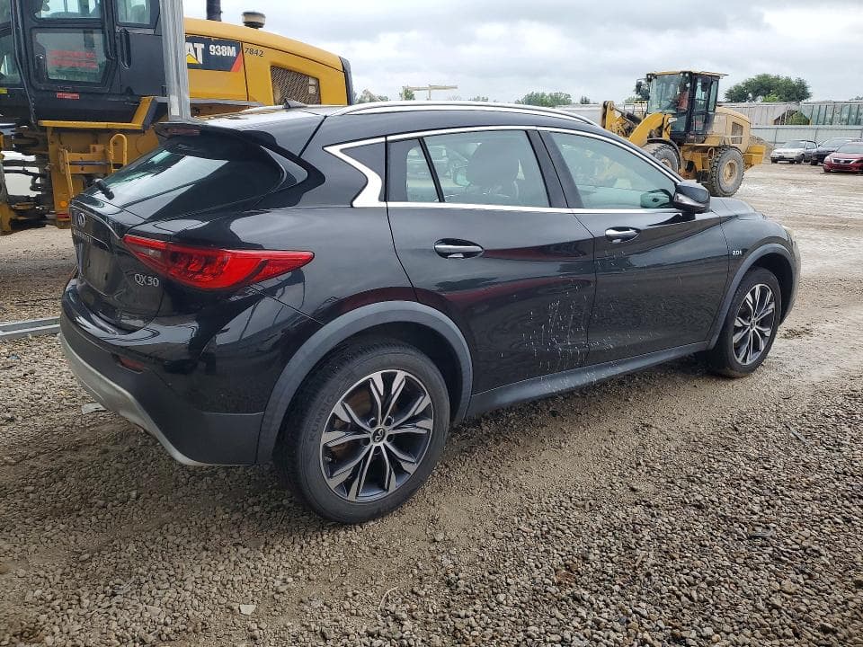 2018 INFINITI QX30 LUXURY 3