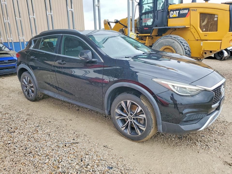 2018 INFINITI QX30 LUXURY 4