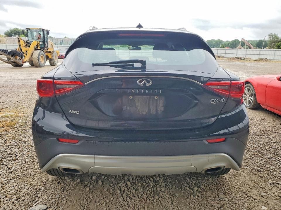 2018 INFINITI QX30 LUXURY 6