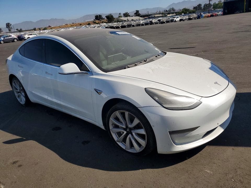 2018 TESLA MODEL 3 4