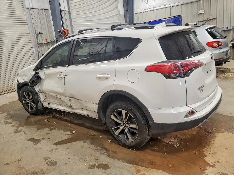 2017 TOYOTA RAV4 XLE 2