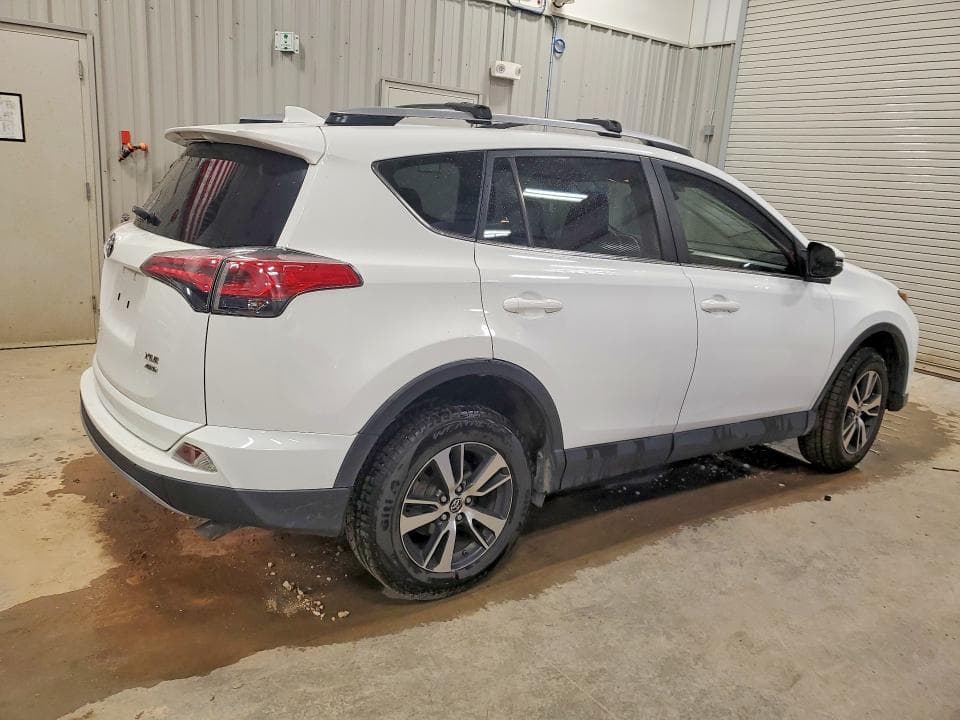 2017 TOYOTA RAV4 XLE 3