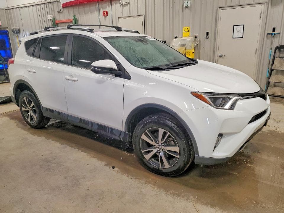 2017 TOYOTA RAV4 XLE 4