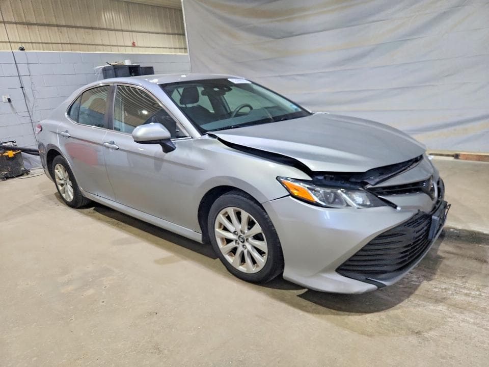 2019 TOYOTA CAMRY LE 4
