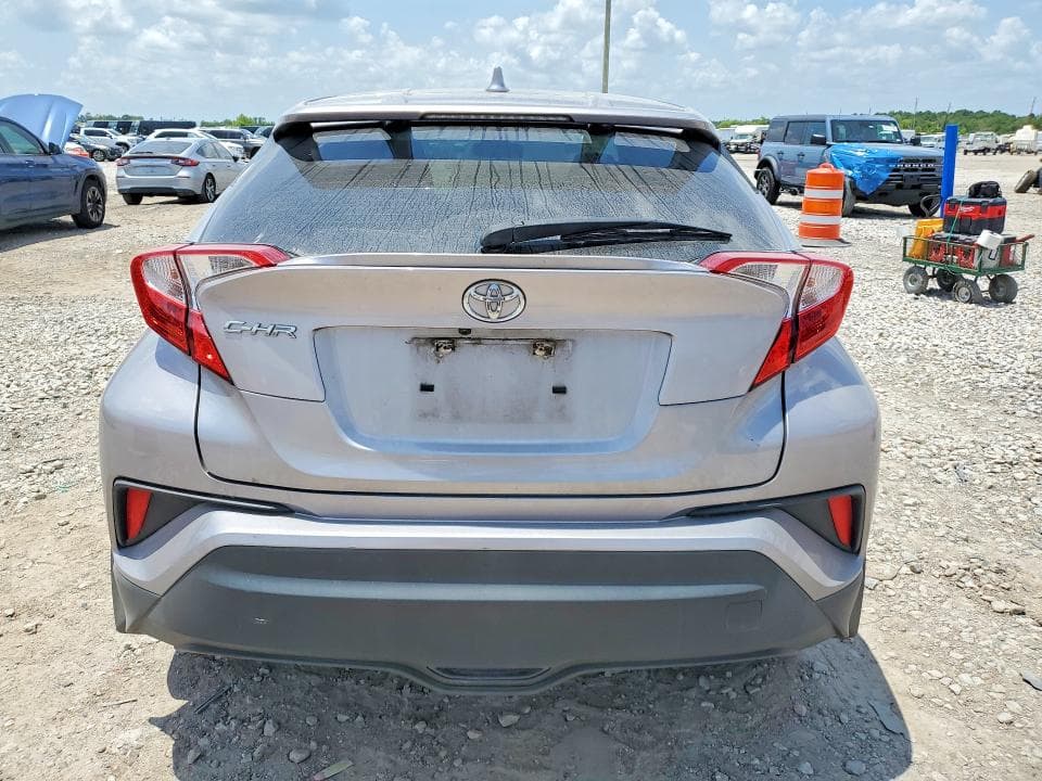 2020 TOYOTA C-HR LE 6