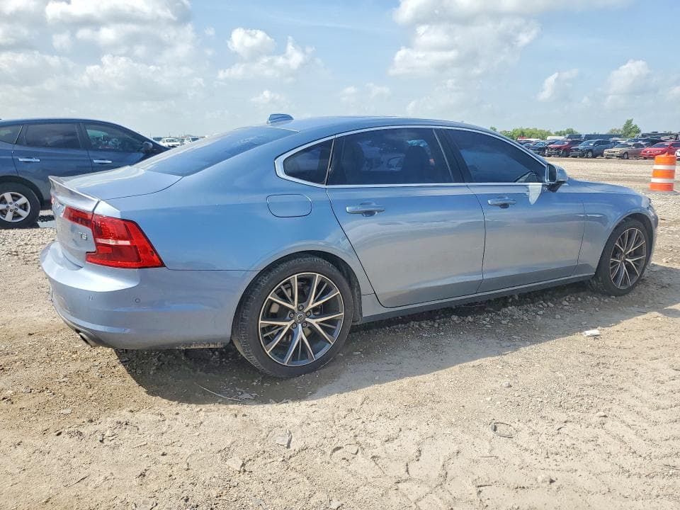 2018 VOLVO S90 T5 MOMENTUM T5 MOMENTUM 4