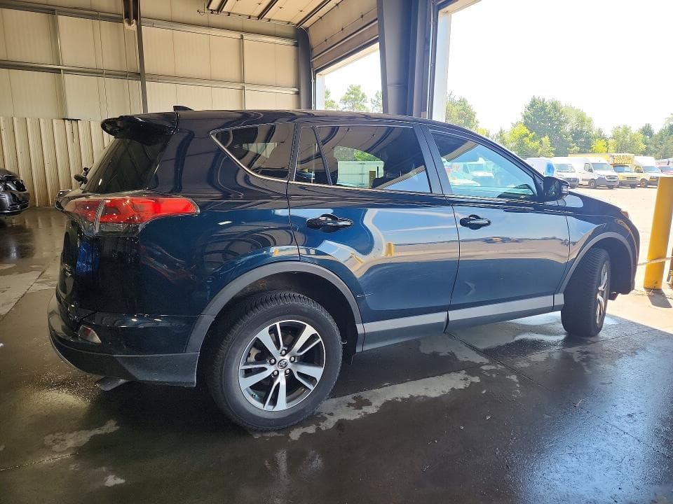 2018 TOYOTA RAV4 XLE 3