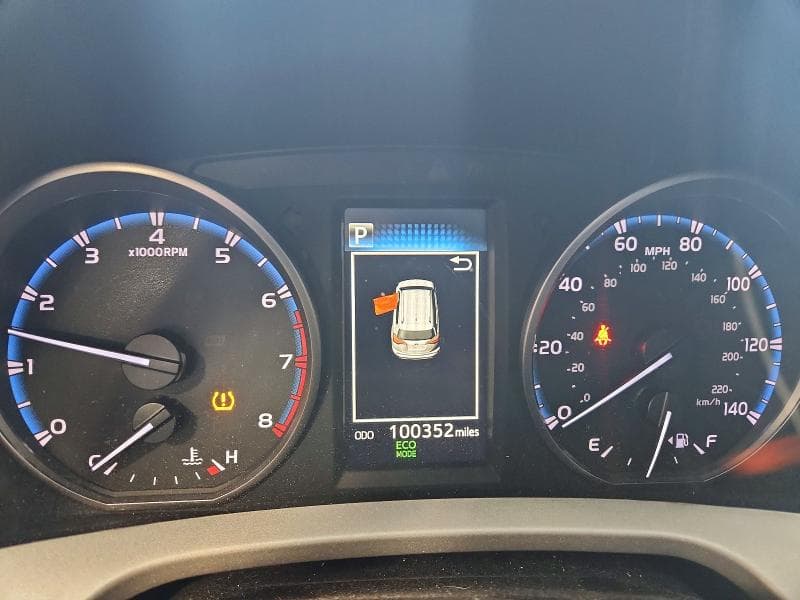 2018 TOYOTA RAV4 XLE 9