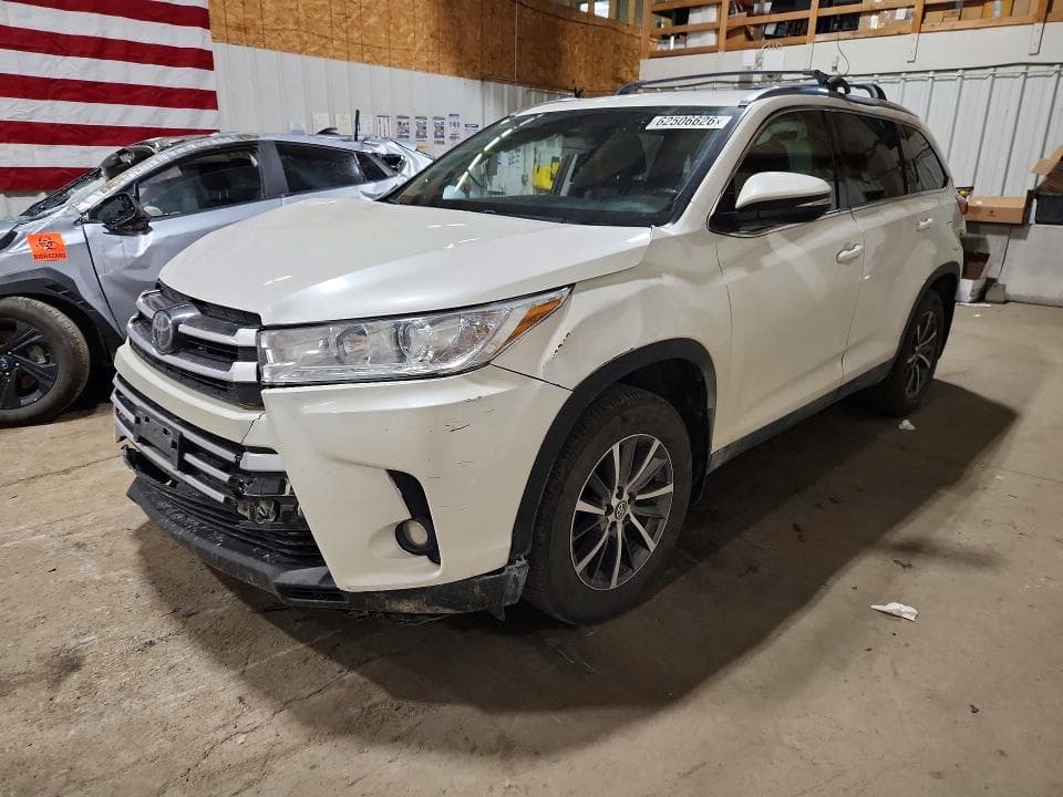 2019 TOYOTA HIGHLANDER XLE - 1
