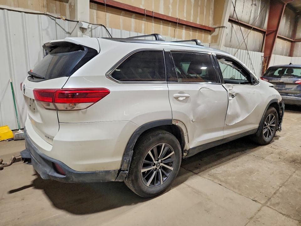 2019 TOYOTA HIGHLANDER XLE 3