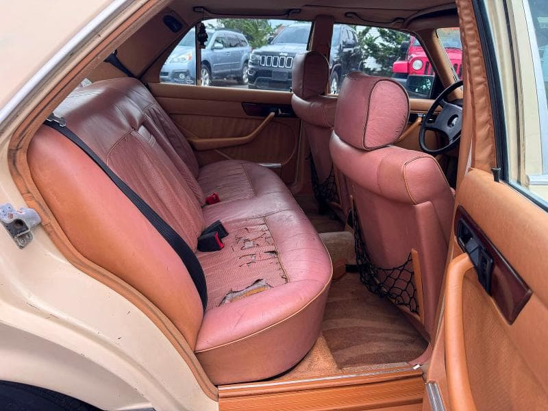 1982 MERCEDES-BENZ 300 SD SD 6