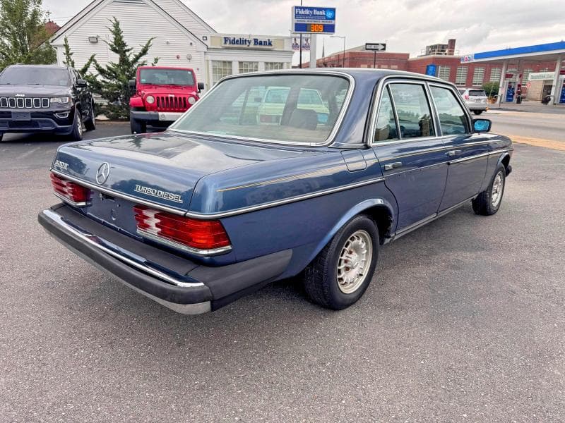 1984 MERCEDES-BENZ 300 DT DT 4