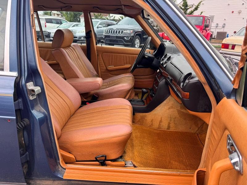 1984 MERCEDES-BENZ 300 DT DT 5