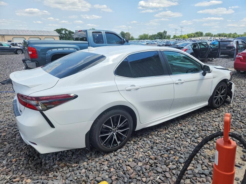 2022 TOYOTA CAMRY SE 3