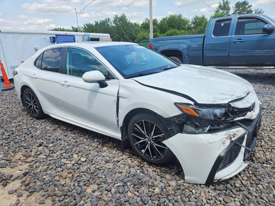 2022 TOYOTA CAMRY SE 4