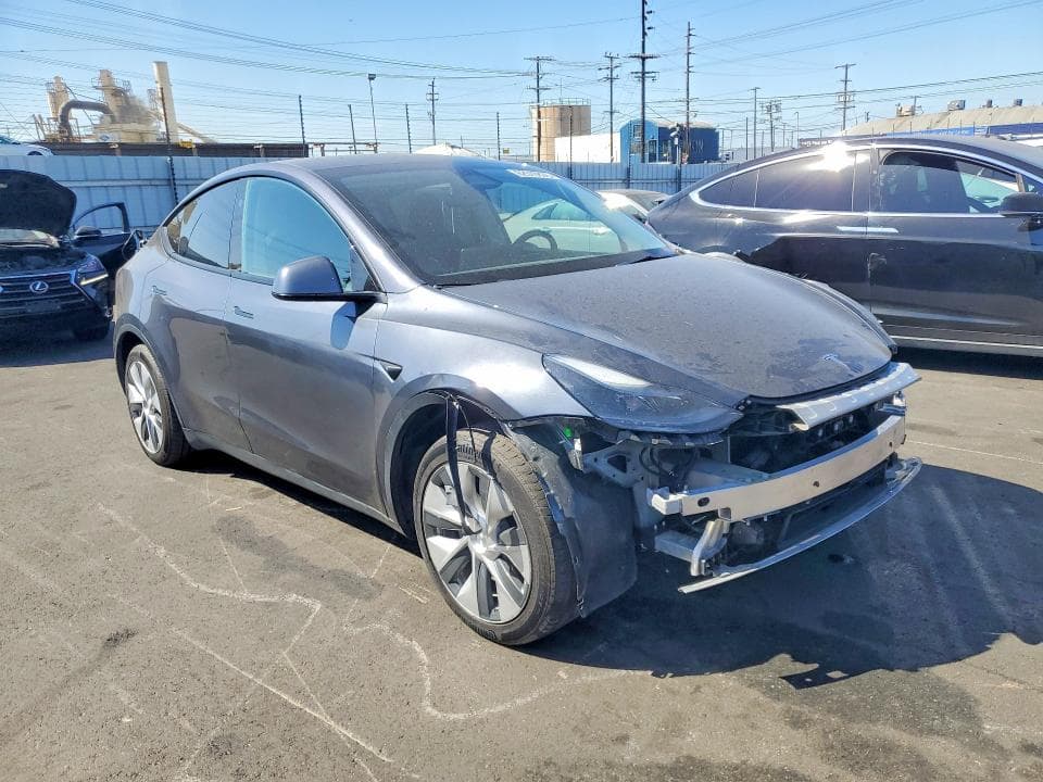 2023 TESLA MODEL Y 4
