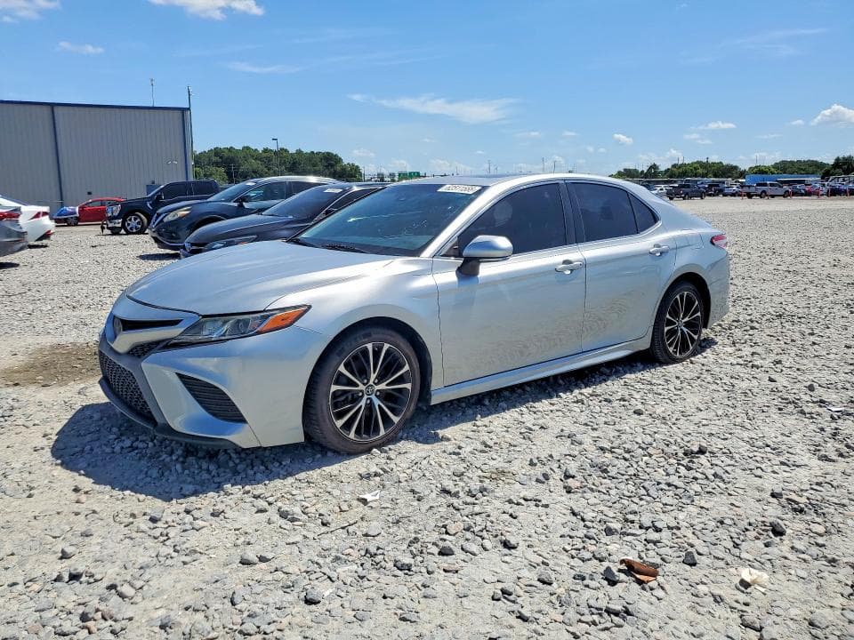 2018 TOYOTA CAMRY SE - 1