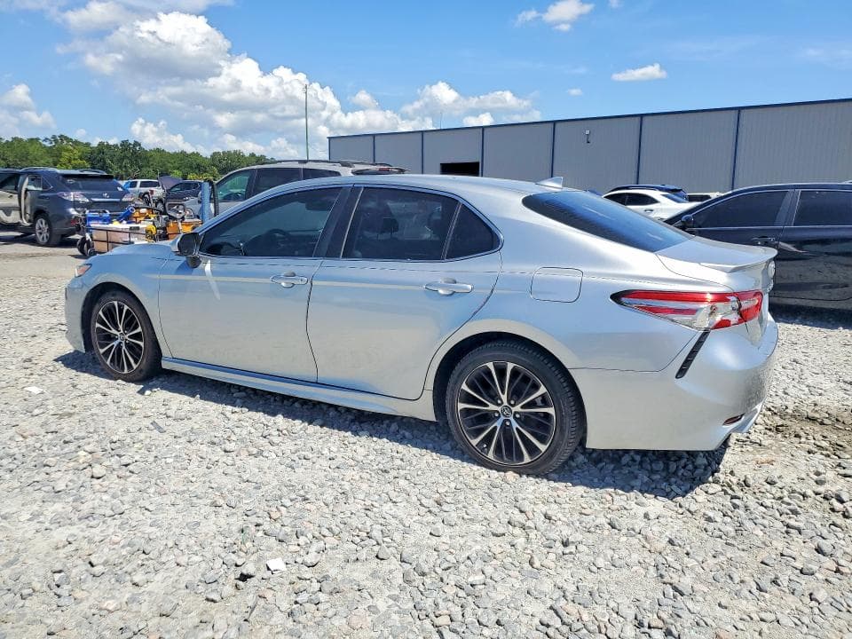 2018 TOYOTA CAMRY SE 2